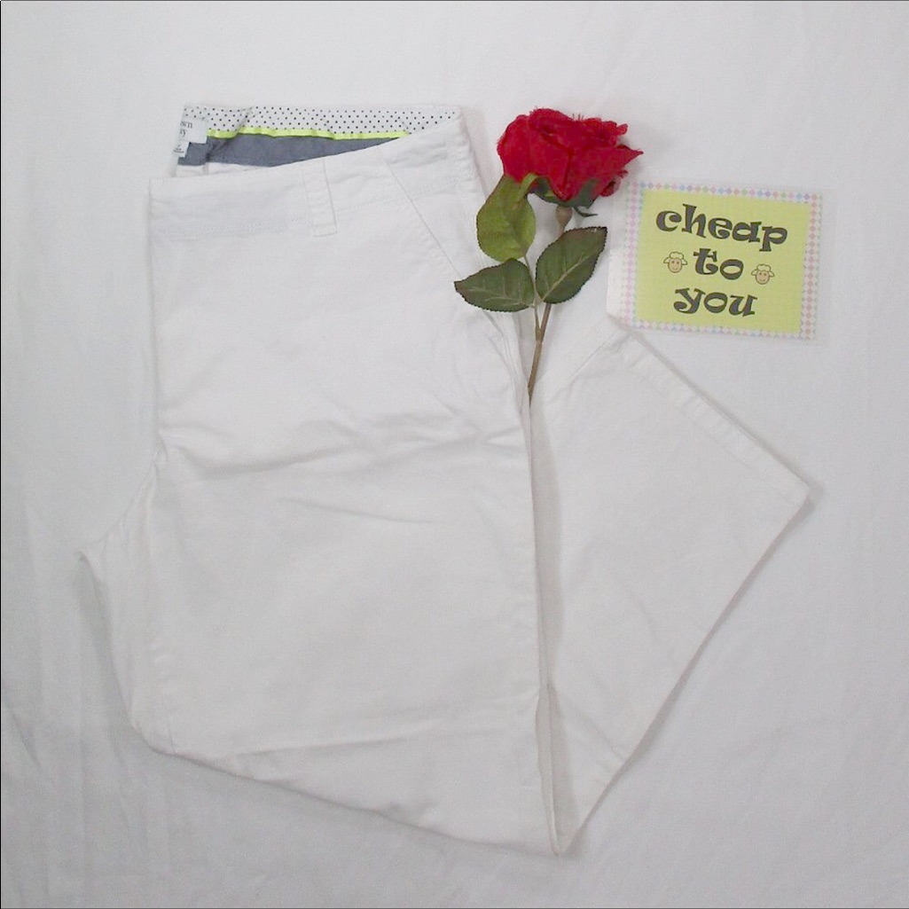 Crown & Ivy White Capri Pants Size 12